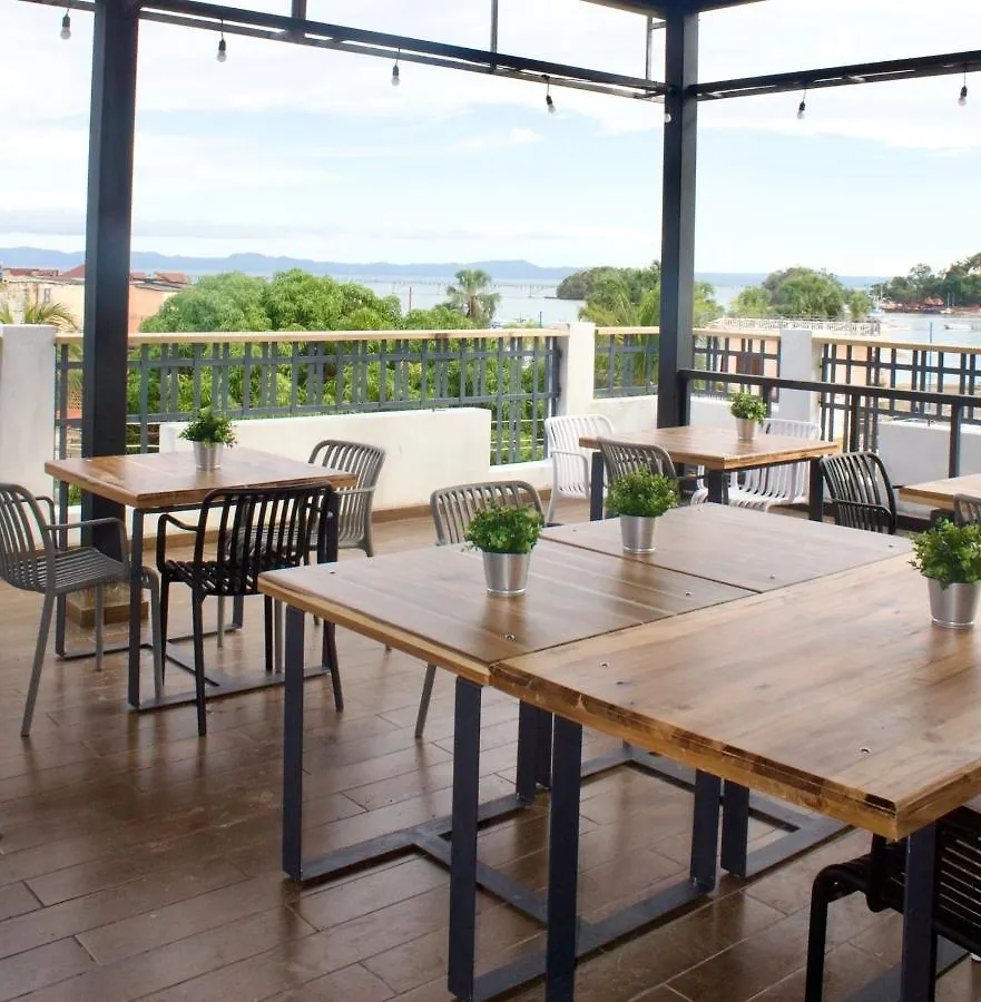 Hostal Marina Samana