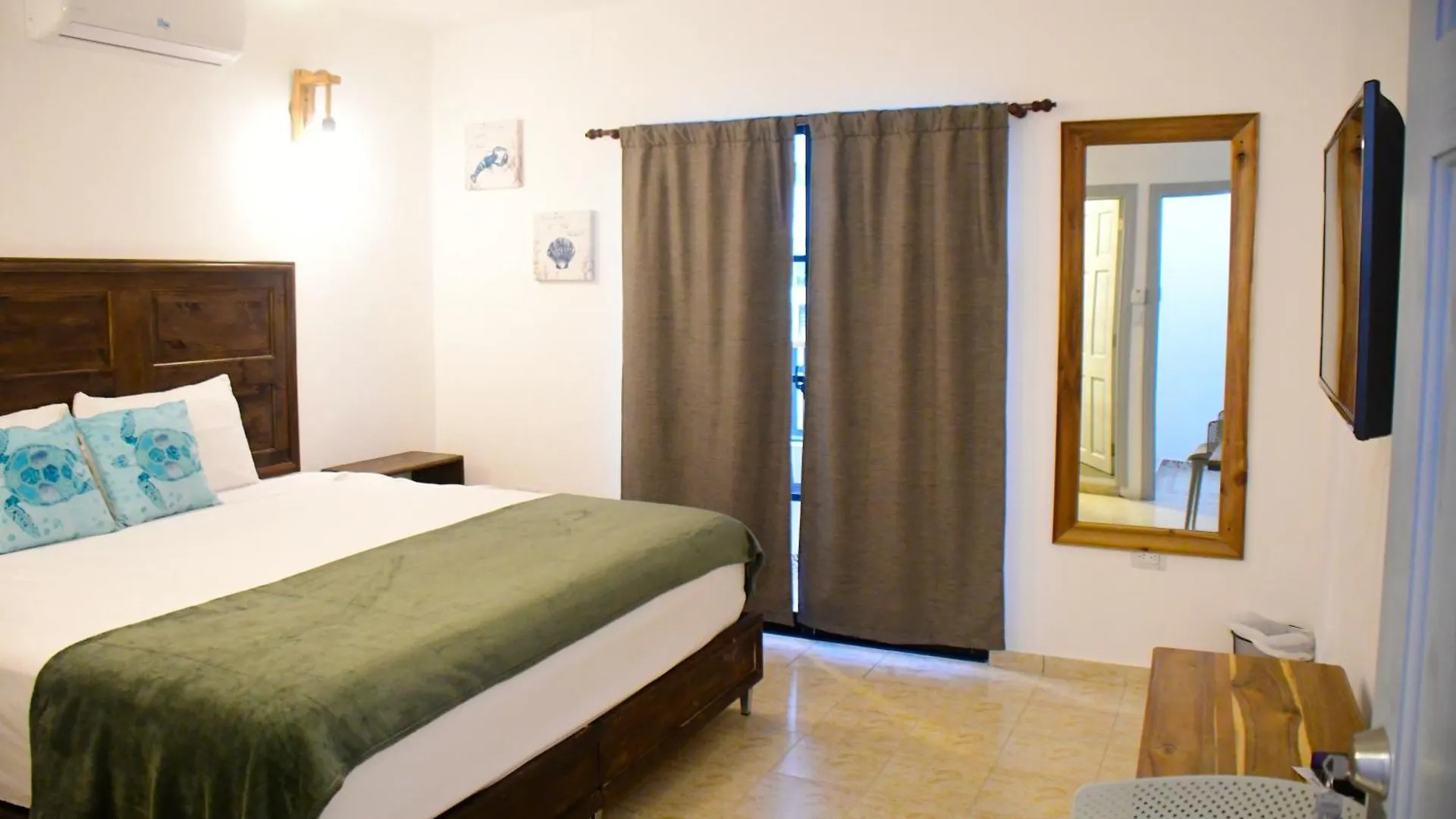 Hostal Marina Samana