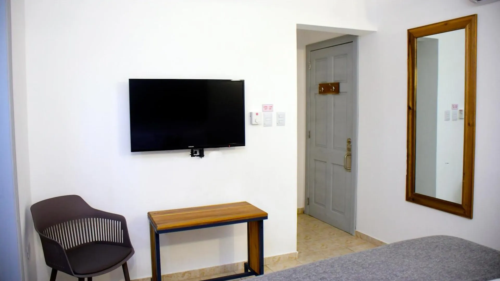 Hostal Marina Samana فندق